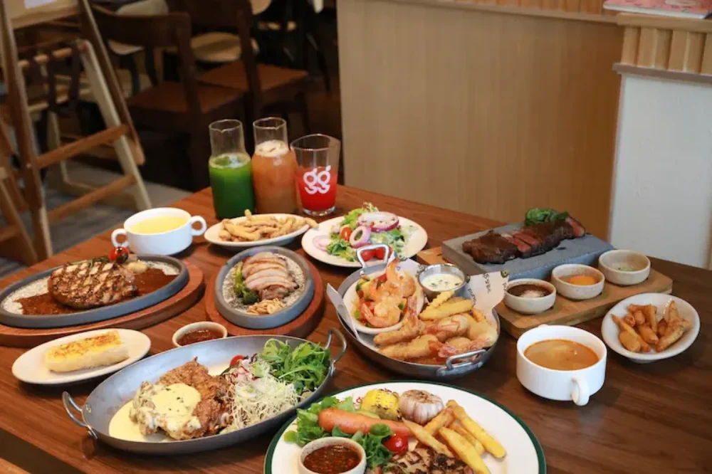 เขย่าวงการสลัดบาร์! โอ้กะจู๋ เปิดตัว “Grill & Ground” แบรนด์ใหม่ครั้งแรกในไทย ชูคอนเซ็ปต์ Steak & Salad Bar รูปแบบใหม่ Unlimited Freshness, Your Way ตอบโจทย์ยุคคุ้มค่า-พรีเมียม-ประสบการณ์ต้องได้ครบ